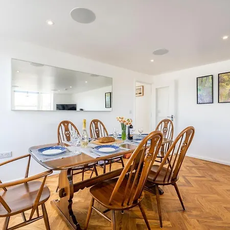 High House Retreat, Luxurious 2 Bed With Hot Tub, Apartment