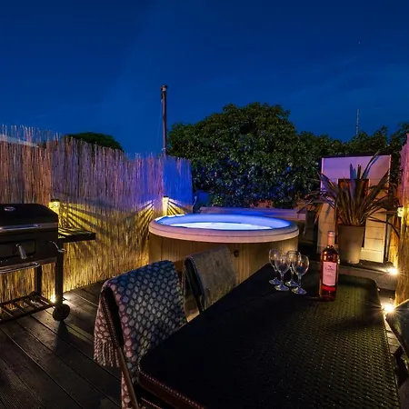 Apartment High House Retreat, Luxurious 2 Bed With Hot Tub,