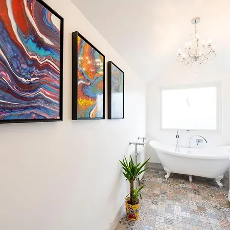 Apartment High House Retreat, Luxurious 2 Bed With Hot Tub, *