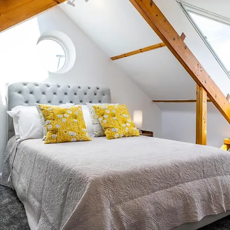 High House Retreat, Luxurious 2 Bed With Hot Tub, *