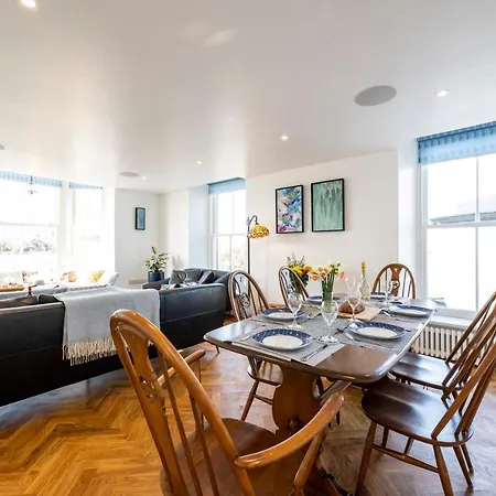 High House Retreat, Luxurious 2 Bed With Hot Tub, Apartment
