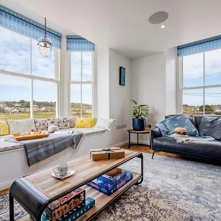 High House Retreat, Luxurious 2 Bed With Hot Tub, *