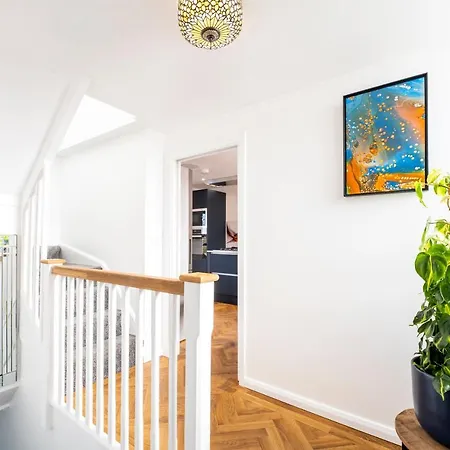 Apartment High House Retreat, Luxurious 2 Bed With Hot Tub, *