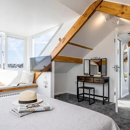 High House Retreat, Luxurious 2 Bed With Hot Tub, * Hayle