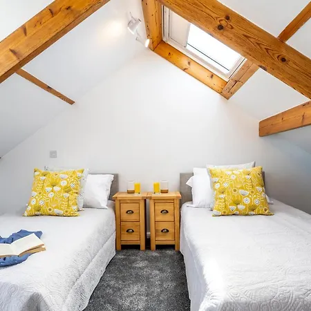 High House Retreat, Luxurious 2 Bed With Hot Tub, *