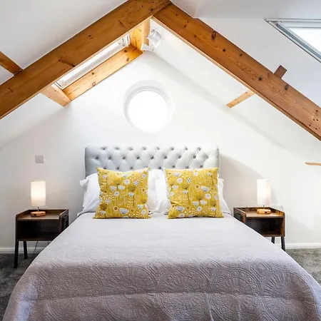 High House Retreat, Luxurious 2 Bed With Hot Tub, Apartment