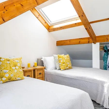 Apartment High House Retreat, Luxurious 2 Bed With Hot Tub, Hayle