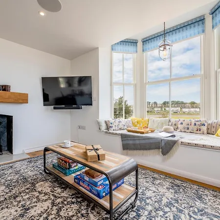 Apartment High House Retreat, Luxurious 2 Bed With Hot Tub, Hayle