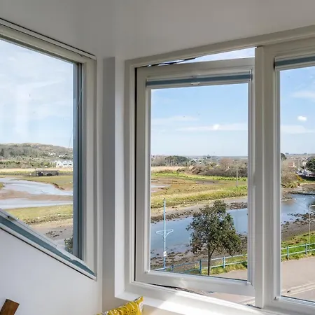 High House Retreat, Luxurious 2 Bed With Hot Tub, Apartment *