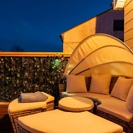 Apartment High House Retreat, Luxurious 2 Bed With Hot Tub, *